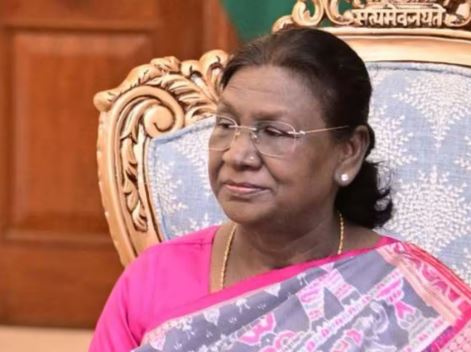 President Droupadi Murmu  बस्तर पहुंचीं, दंतेश्वरी माता मंदिर में किए दर्शन, मुरिया दरबार में हुईं शामिल