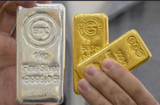 Gold में तेजी, दिल्ली में 24 कैरेट का भाव 1,48,930 रुपये प्रति 10 ग्राम; चांदी में गिरावट