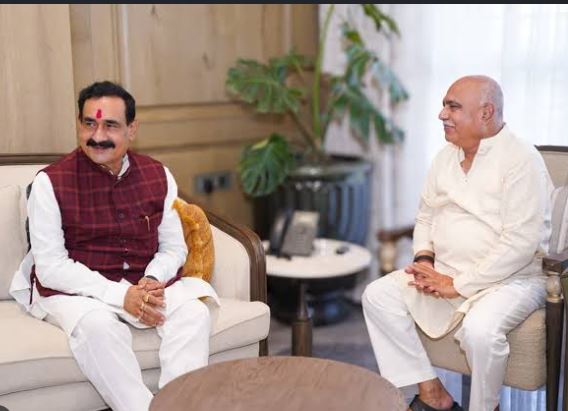 MP BJP  में सियासी हलचल तेज, हेमंत खंडेलवाल ने नरोत्तम मिश्रा से की मुलाकात; बड़ी जिम्मेदारी मिलने की अटकलें