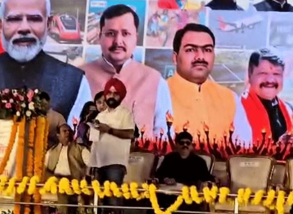 Indore में सेवा ज्योति संकल्प: तिरंगा लेकर पहुंचे कार्यकर्ता, जनप्रतिनिधियों ने लिया विकसित भारत का संकल्प