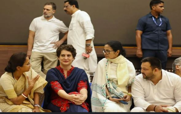 सुप्रीम कोर्ट मार्च के बाद राहुल गांधी के घर INDIA ब्लॉक की बैठक, “वोट चोरी” पर तय होगी आगे की रणनीति