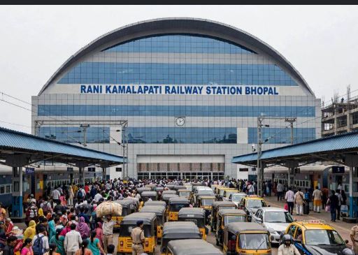 Bhopal जंक्शन की भीड़ घटाने के लिए RKMP से चलें ट्रेनें, सांसद आलोक शर्मा नवंबर की बैठक में उठाएंगे मांग