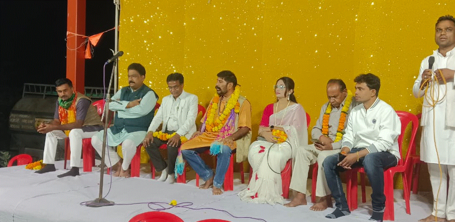 शरद पूर्णिमा पर गुरु महाराज को अर्पित किए 56 भोग, कवि सम्मेलन में बही काव्य रसधारा — दैनिक स्वराज वाणी