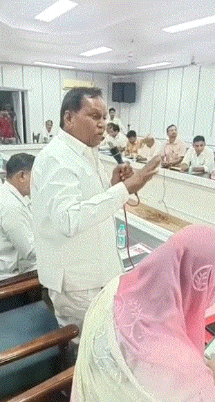 भरतपुर नगर निगम की पहली पार्षद बैठक में हंगामा, मीटिंग हॉल से बाबा साहब की तस्वीर गायब — दैनिक स्वराज वाणी