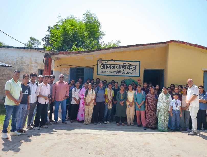 नागदा महाविद्यालय ने रतन्याखेड़ी में आयोजित किया आंगन मिलन सेवा कार्यक्रम, विद्यार्थियों ने लिया सेवा का संकल्प