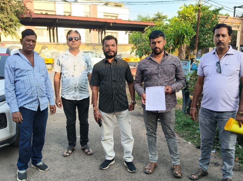 बैतूल-परतवाड़ा की जर्जर सड़क पर टोल वसूली का विरोध, कोथलकुंड टोल बंद करने की मांग