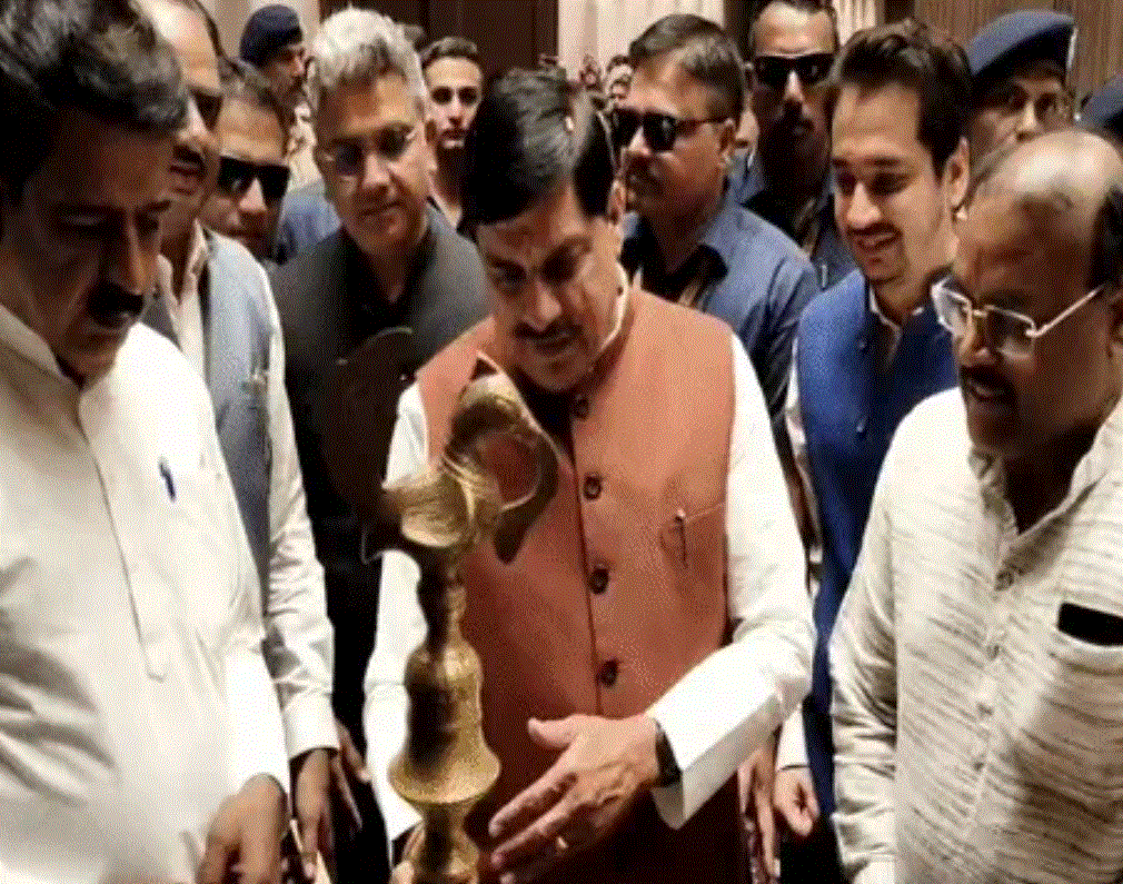 इंदौर पहुंचे मुख्यमंत्री मोहन यादव बोले—मेट्रोपॉलिटन सिटी के रूप में विकसित हो रहा मालवा