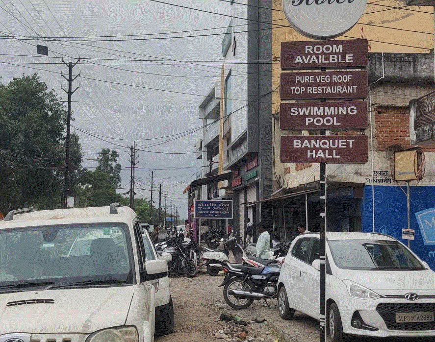 बालाकोट रोड पर अतिक्रमण और बेतरतीब पार्किंग से जाम के हालात, कार्रवाई की मांग