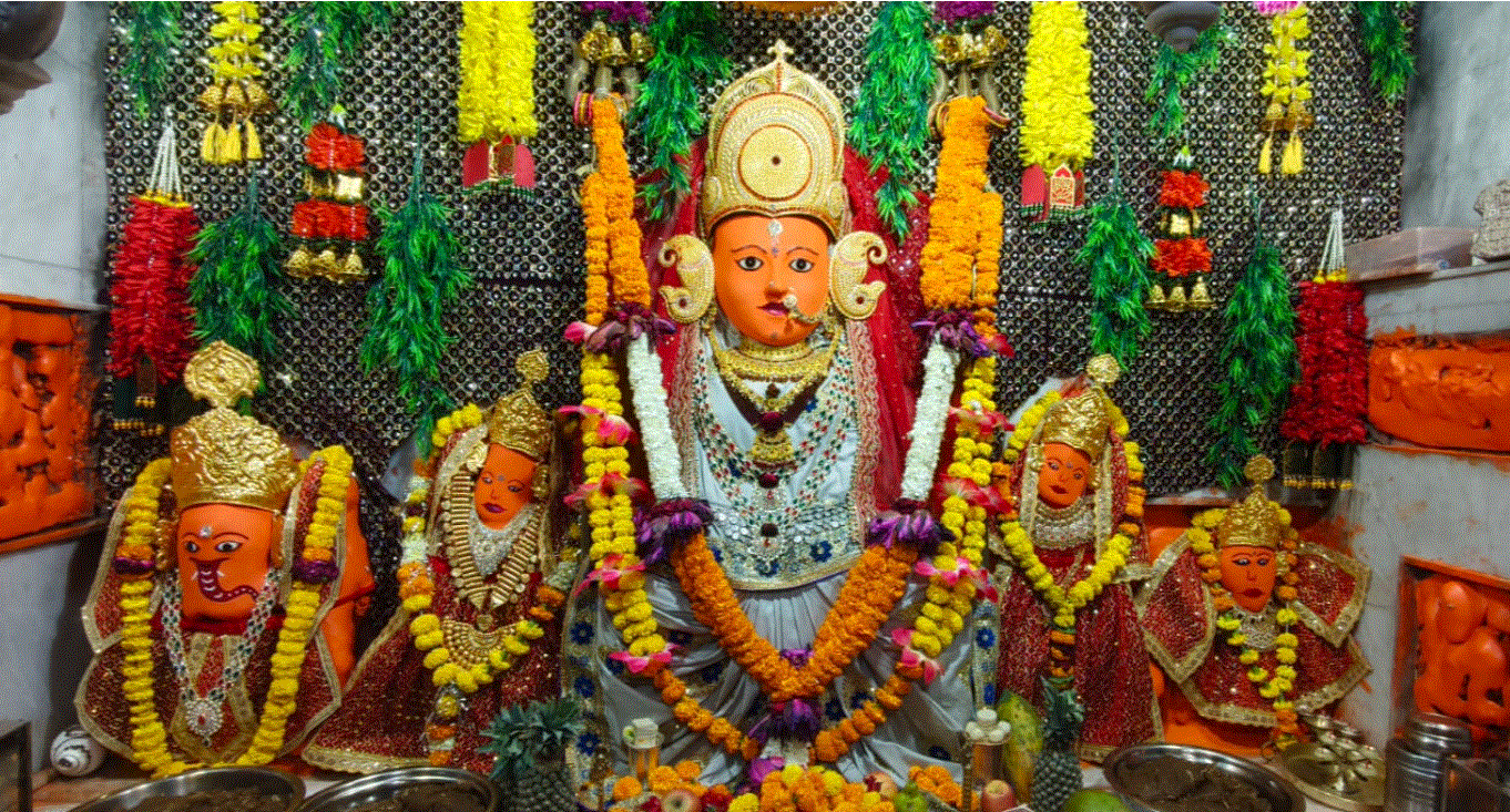 महाभारतकालीन रहस्यों वाले आशापुरी धाम में गूंजे माता के जयकारे, पत्रकारों ने पहली बार की महाआरती