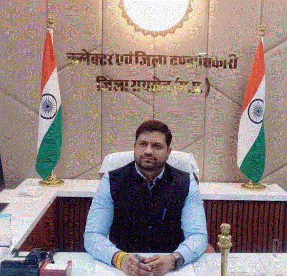 जनता की समस्याओं का प्राथमिकता से करें समाधान: कलेक्टर