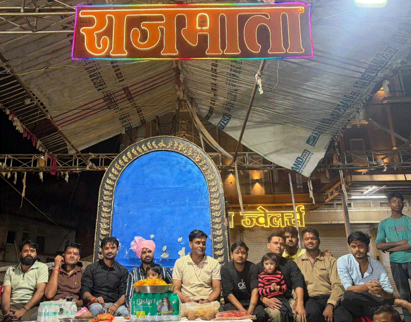 सिलवानी में मां महाकाली की भव्य अगवानी, राजमाता परिवार और मां बिजासन ग्रुप ने किया स्वागत