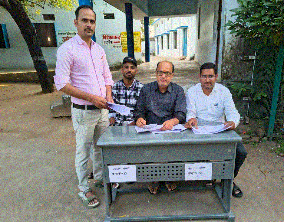 पलेरा के मतदान केंद्रों पर विशेष कैंप, छूटे और नए मतदाताओं के नाम जोड़ने का अभियान