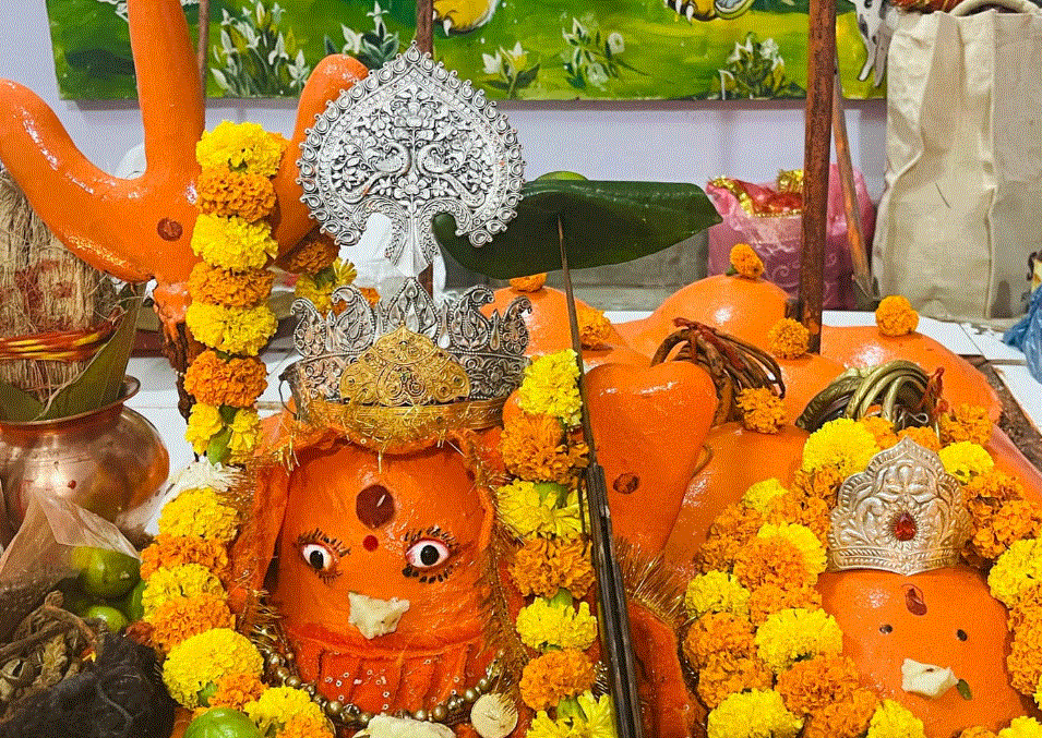 पीढ़ियों से चली आ रही आस्था की परंपरा, इंदौर से हर नवरात्र सारंगपुर आता है बहिनिया परिवार