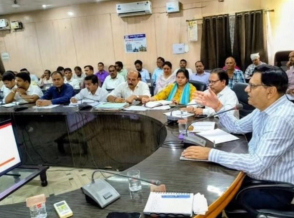 कलेक्टर विवेक श्रोत्रिय की अध्यक्षता में टीएल बैठक संपन्न, योजनाओं और लंबित प्रकरणों की समीक्षा — दैनिक स्वराज वाणी