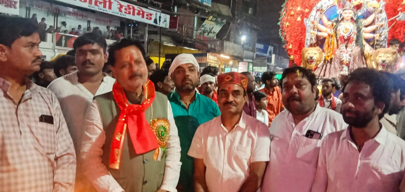 सिलवानी में धूमधाम से निकला माता रानी का विसर्जन चल समारोह, जनप्रतिनिधियों ने की पूजा-अर्चना