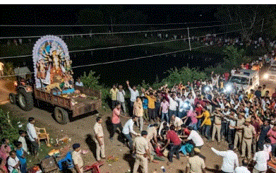 जबलपुर में दुर्गा विसर्जन जुलूस के दौरान हादसा, हाईटेंशन लाइन की चपेट में आने से दो की मौत