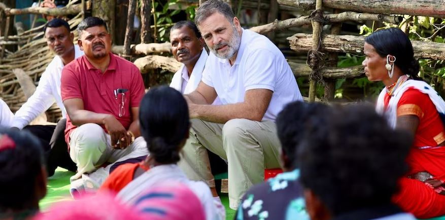 बालाघाट में आदिवासी बच्चों की मौत पर राहुल गांधी ने सरकार को घेरा, परिजनों से की मुलाकात