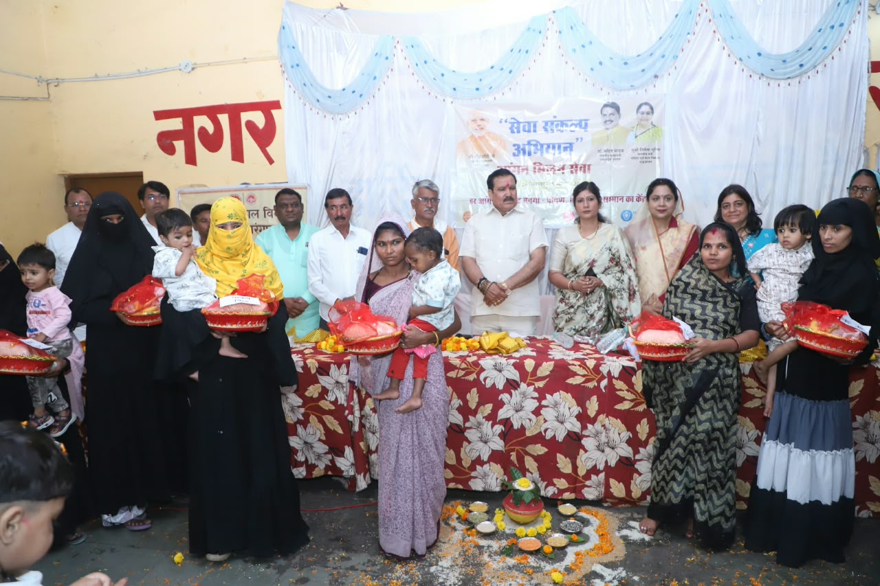 सारंगपुर में आंगन मिलन सेवा, मंत्री डॉ. गौतम टेटवाल ने मातृशक्ति और आंगनवाड़ी कार्यकर्ताओं का किया सम्मान