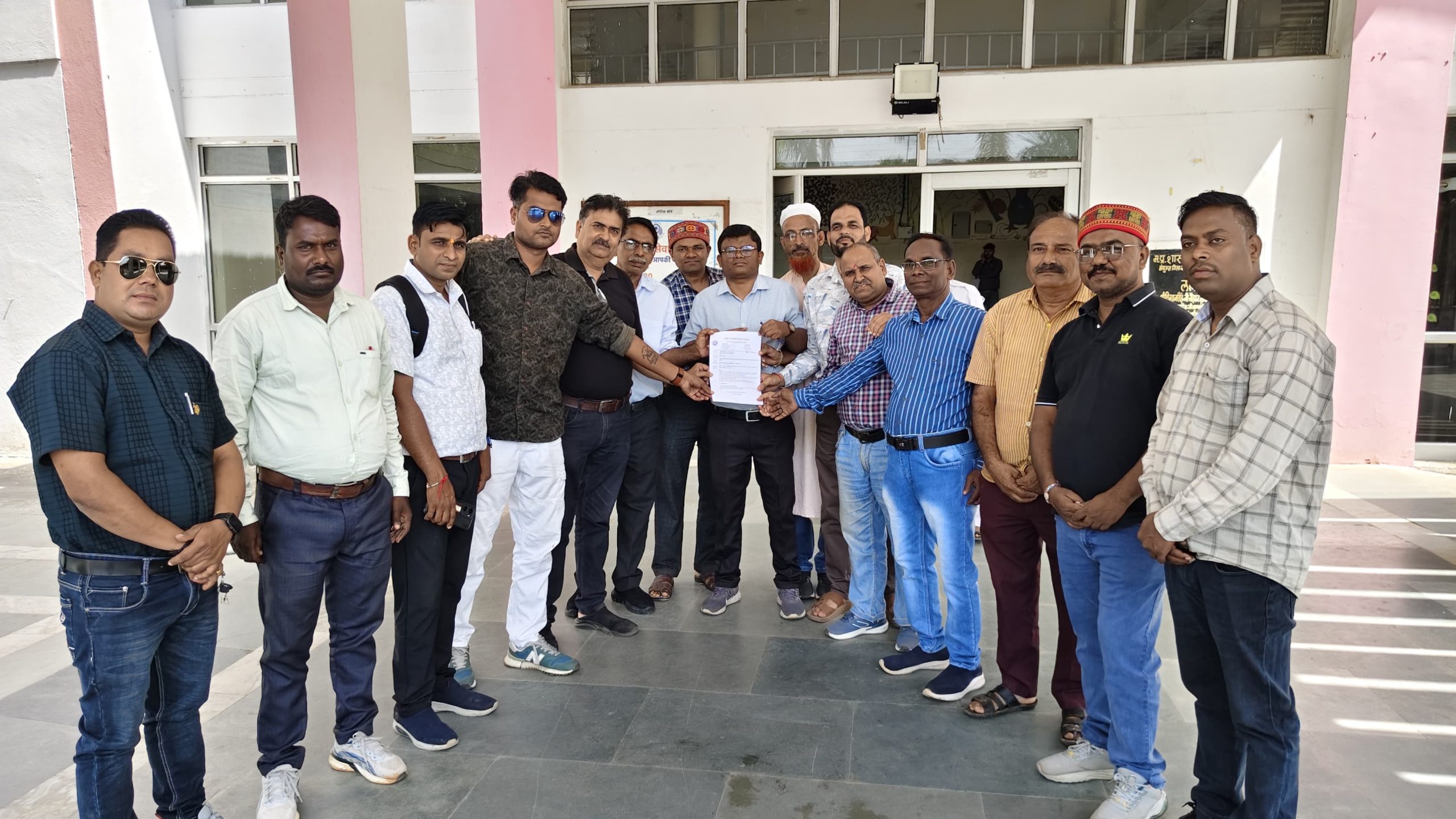 पत्रकारों की समस्याओं के निराकरण को लेकर 11 सूत्रीय मांगों का ज्ञापन, राष्ट्रीय श्रमजीवी पत्रकार परिषद ने की शीघ्र निर्णय की मांग