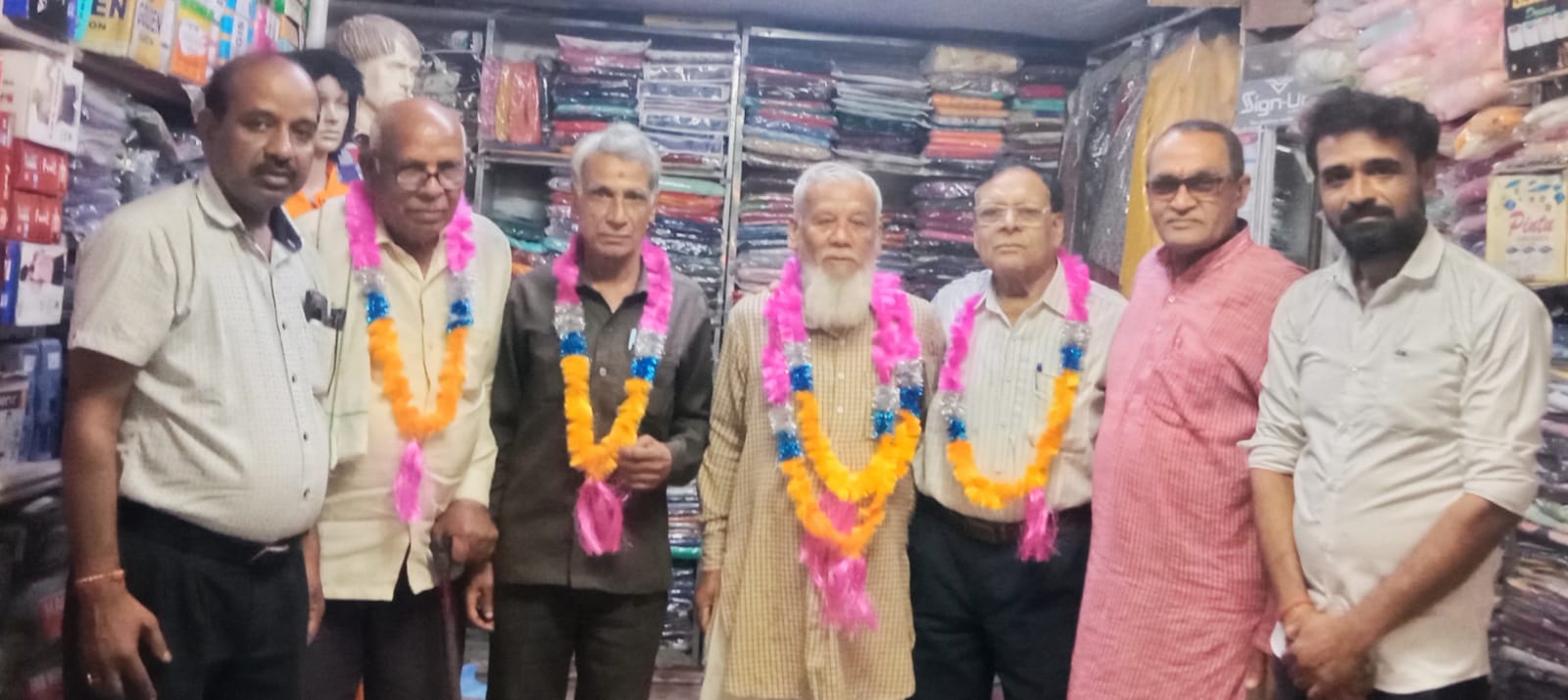 Silwani : अंतरराष्ट्रीय वृद्ध दिवस पर क्षेत्रीय विकास परिषद ने बुजुर्गों का किया सम्मान