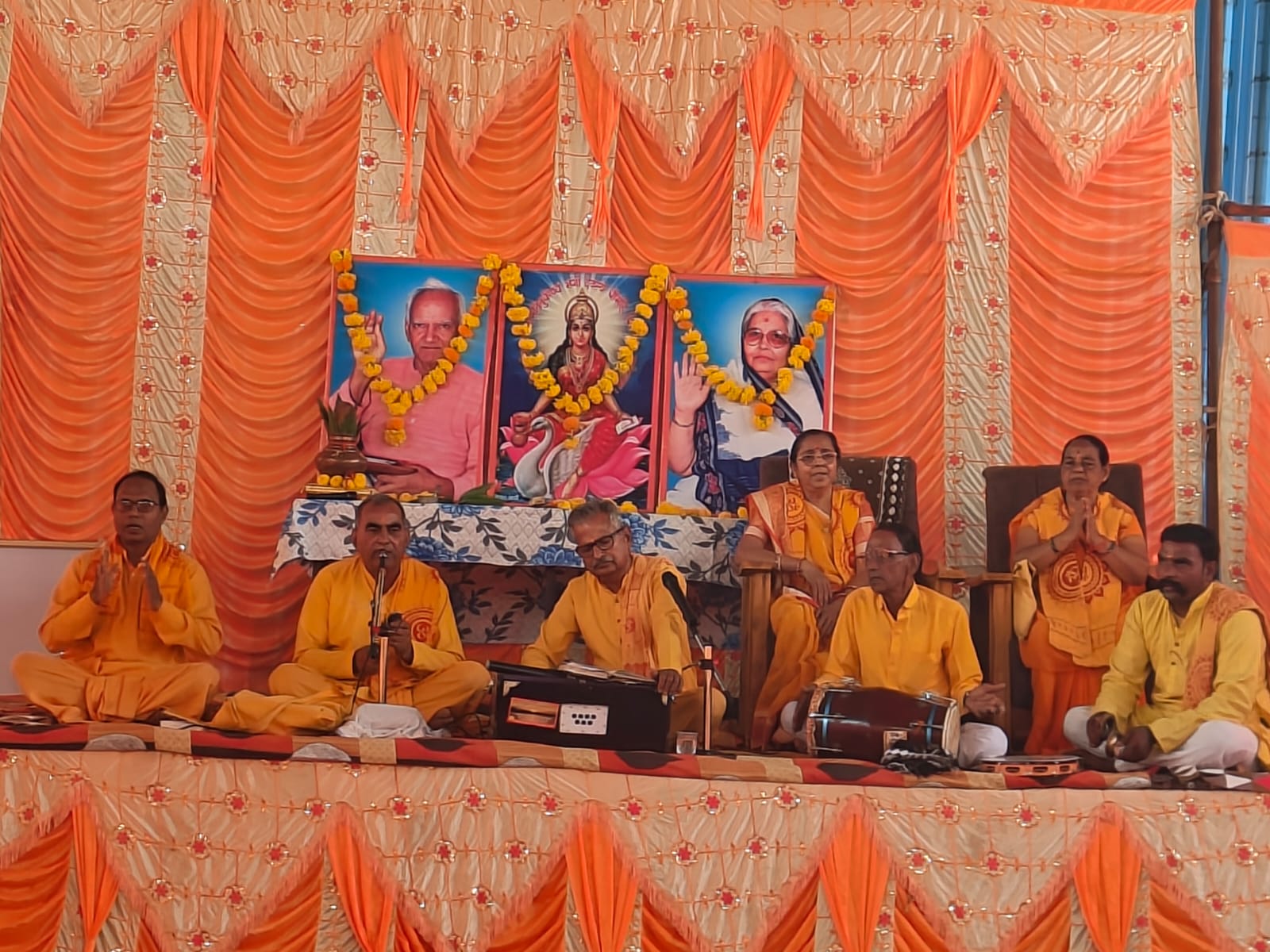 Manawar : मातृ नवमी पर गायत्री परिवार ने किया पितृ तर्पण और पंचकुंडी महायज्ञ