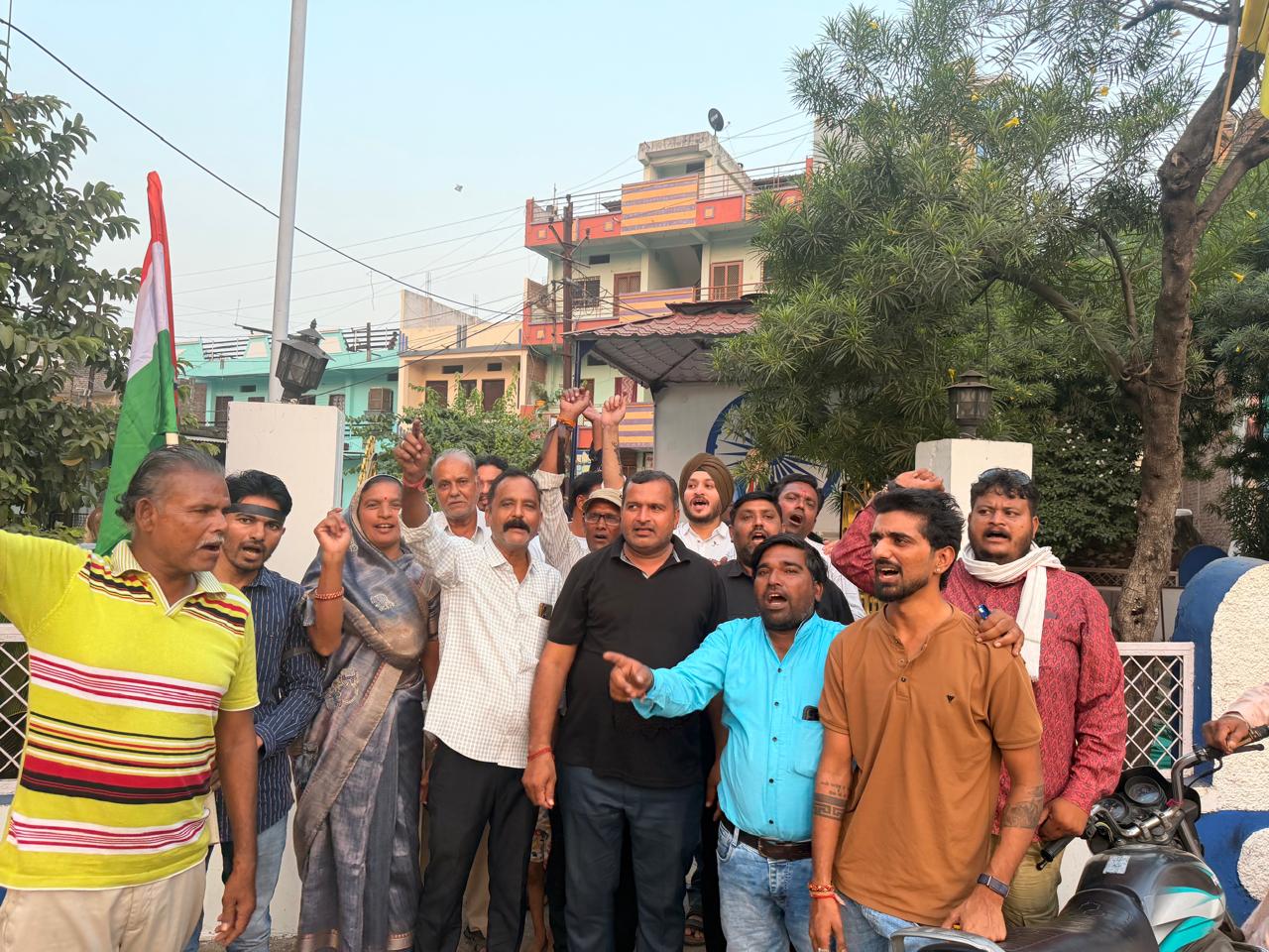 मनावर में कांग्रेस का जोरदार प्रदर्शन, ज्ञानेश कुमार के इस्तीफे की मांग, राहुल गांधी की गिरफ्तारी का विरोध