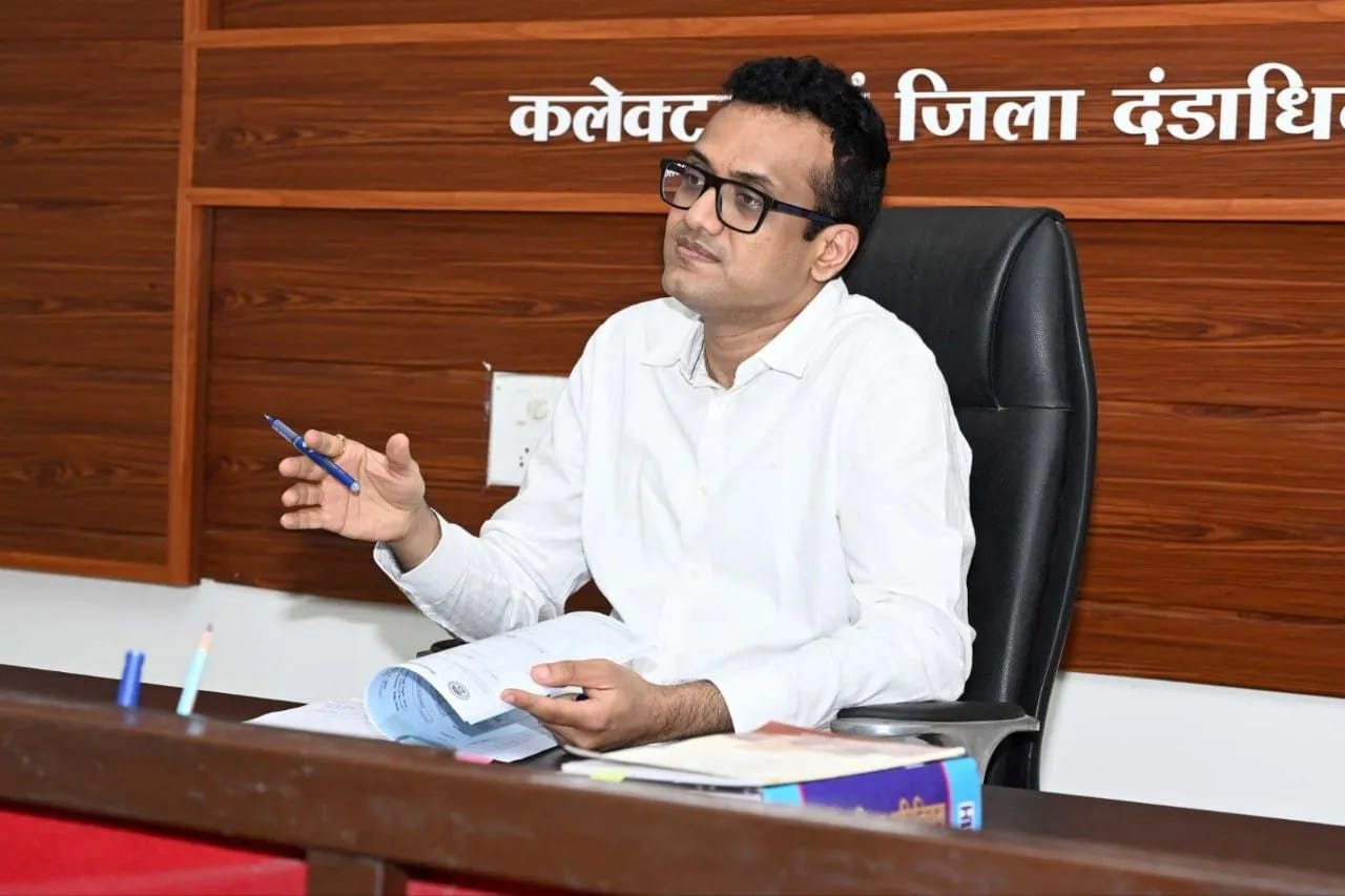 Ratlam News: रिश्वत के तीन मामलों में तीन पटवारी निलंबित, कलेक्टर ने अभियोजन स्वीकृति के बाद की कार्रवाई