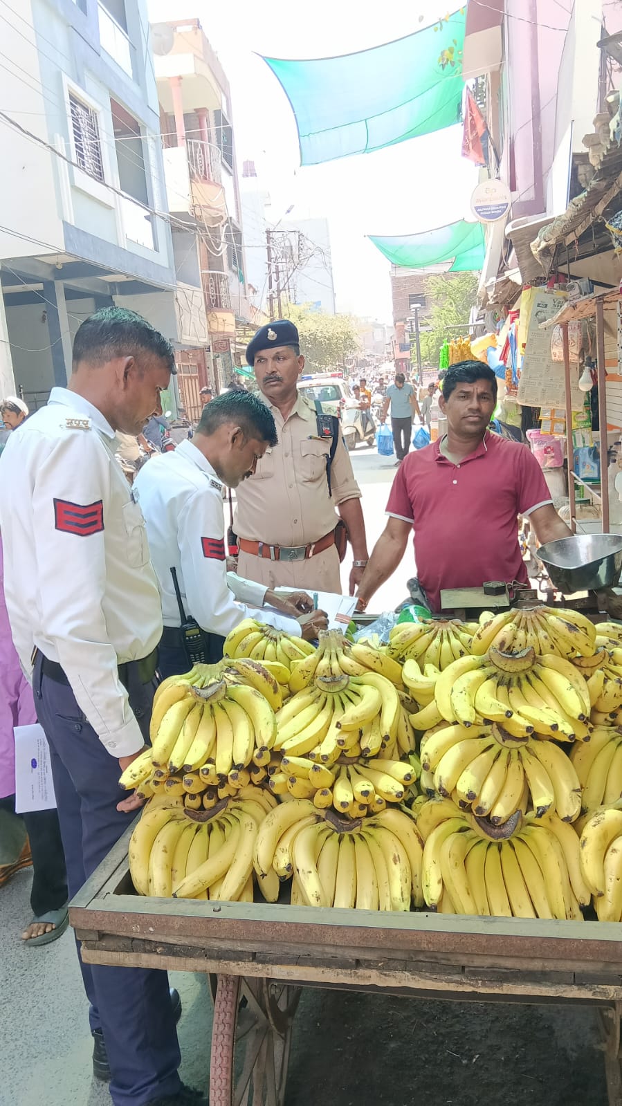Alirajpur में मुख्य मार्गों पर हाथठेला लगाकर यातायात बाधित करने वालों पर कार्रवाई, 13 के खिलाफ न्यायालयीन प्रकरण दर्ज
