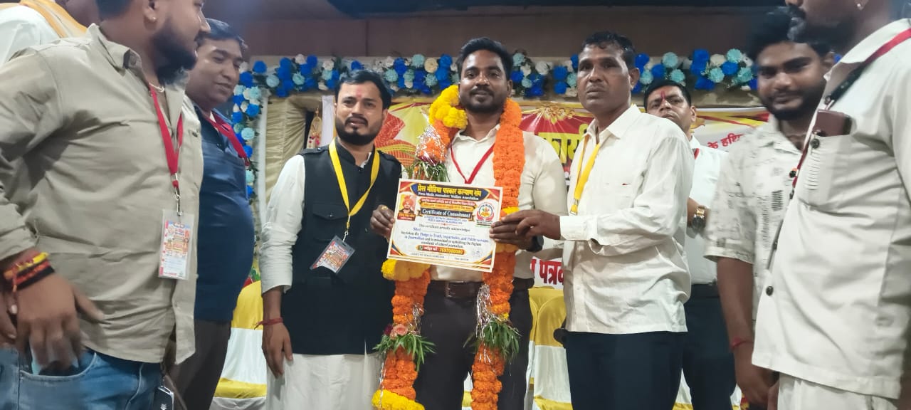 Betul : राष्ट्रीय मंच पर फिर चमके बैतूल के पत्रकार राकेश सिंह, मिला ‘मध्यप्रदेश गौरव’ सम्मान