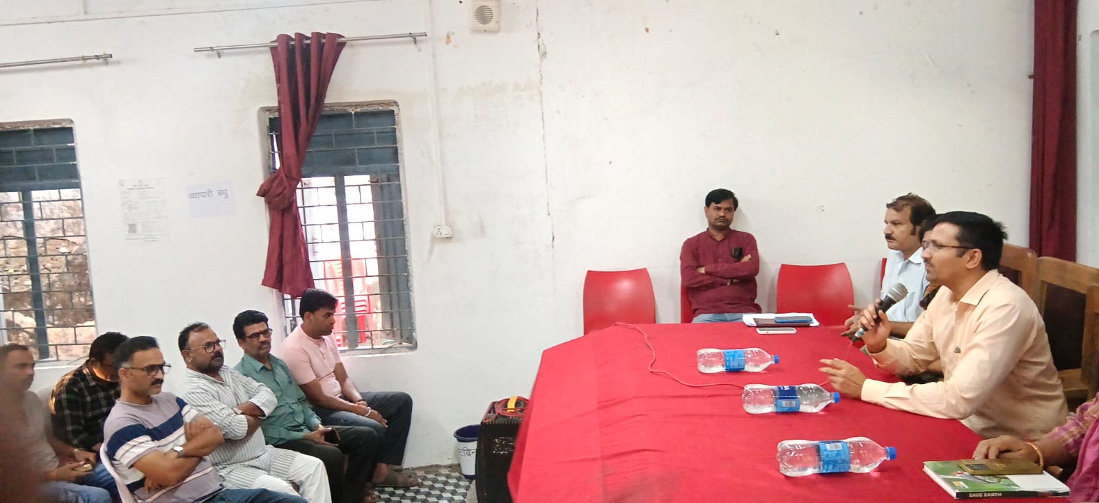 सिलवानी में जिला पंचायत सीईओ कमल सोलंकी ने व्यापारियों से किया संवाद, रोजगार बढ़ाने पर चर्चा