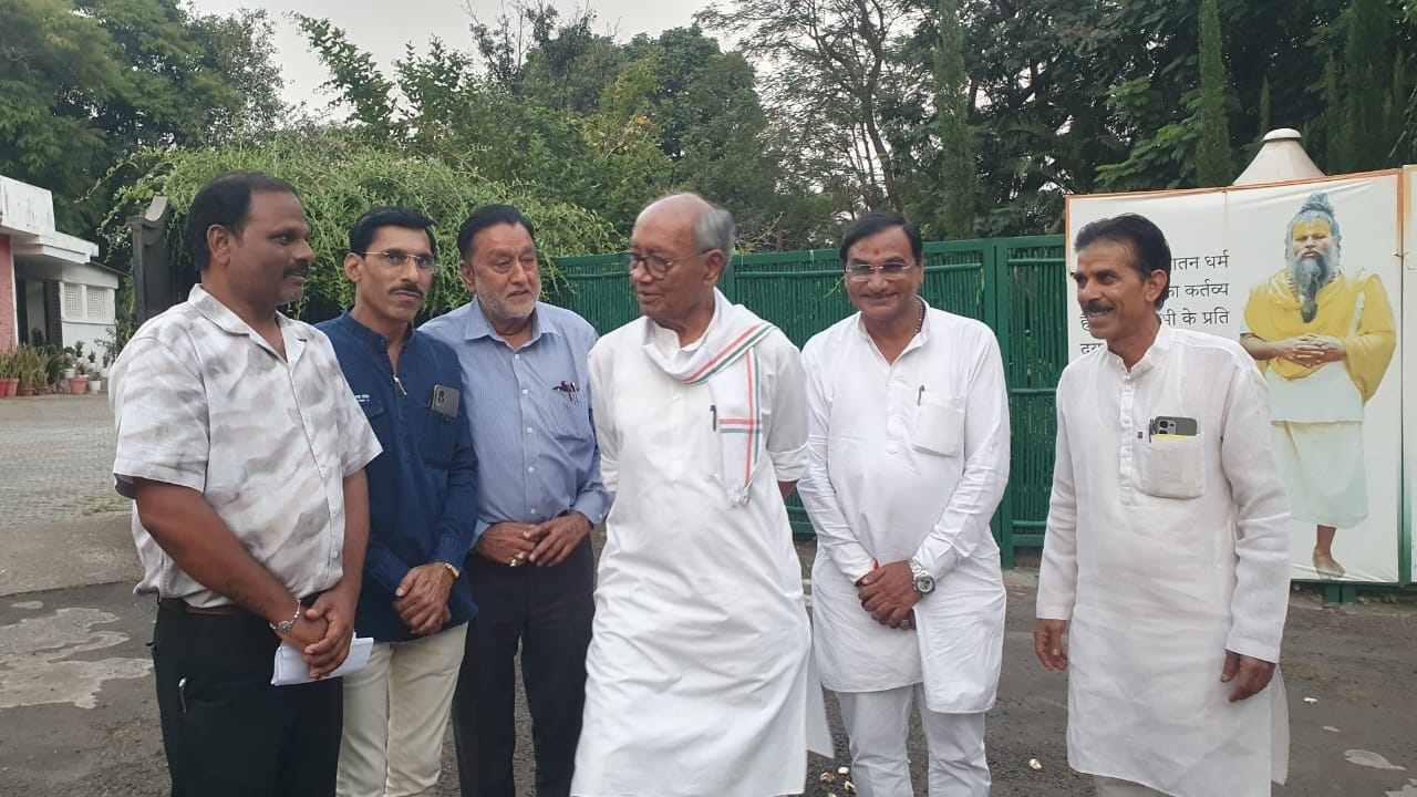Sarangpur : पूर्व नगरपालिका अध्यक्ष प्रतिनिधि प्रमोद सदानी ने भोपाल में दिग्विजय सिंह से की सौजन्य भेंट, सत्य सनातन स्वाभिमान यात्रा पर हुई विस्तृत चर्चा