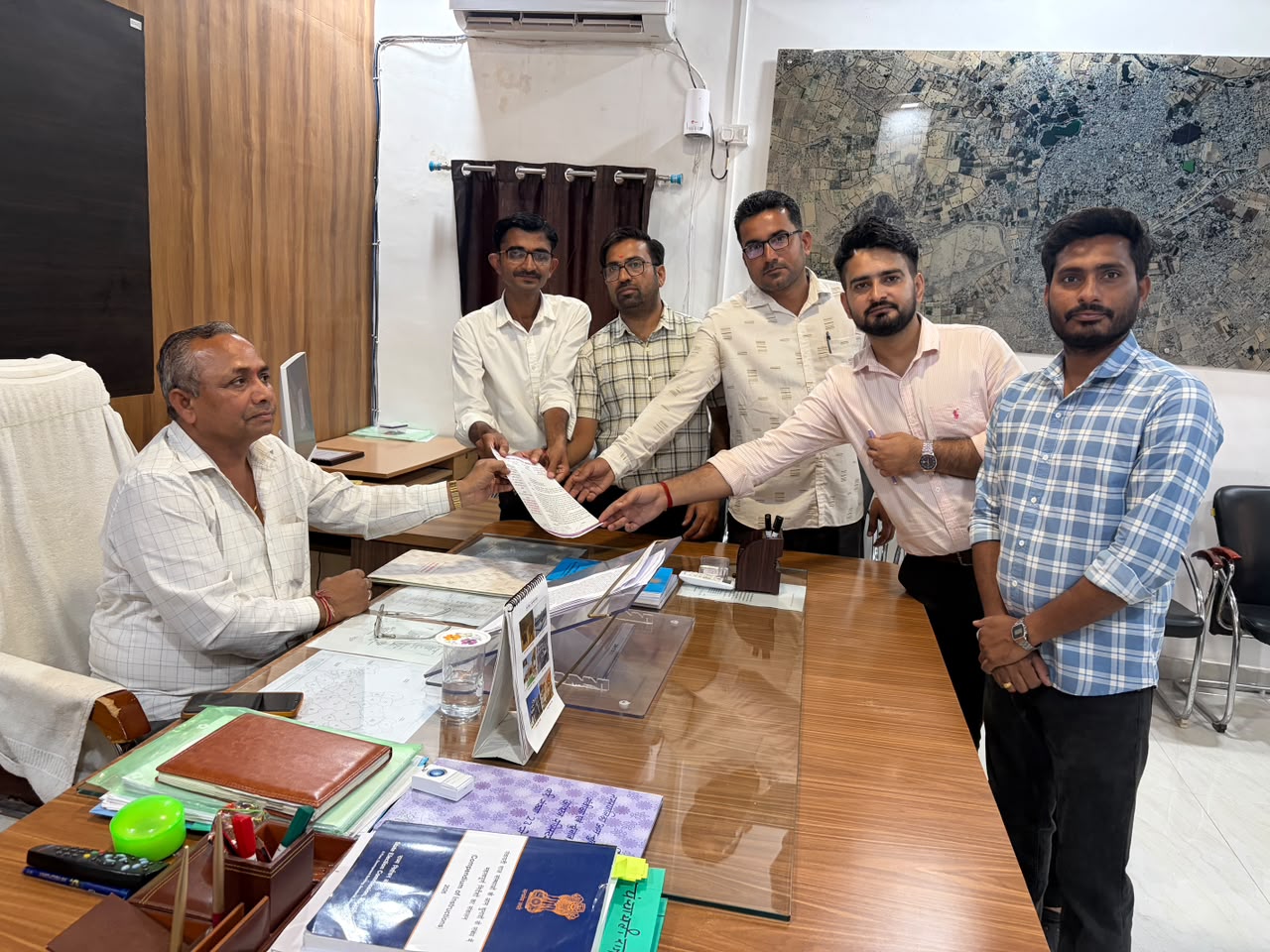 Bhinmal : आयुर्वेद चिकित्सक संघ ने रिक्त पदों पर भर्ती और डीपीसी की मांग को लेकर सौंपा ज्ञापन, भीनमाल विधायक और SDM से की मुलाकात
