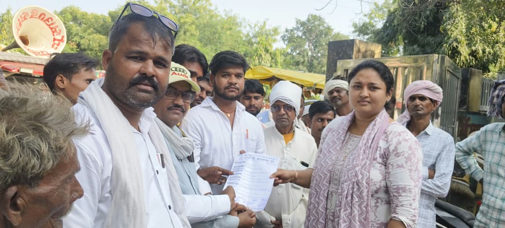Palera में ओबीसी महासभा ने सीएमओ को सौंपा 7 सूत्रीय ज्ञापन, CCTV कैमरे और स्ट्रीट लाइट लगाने की मांग