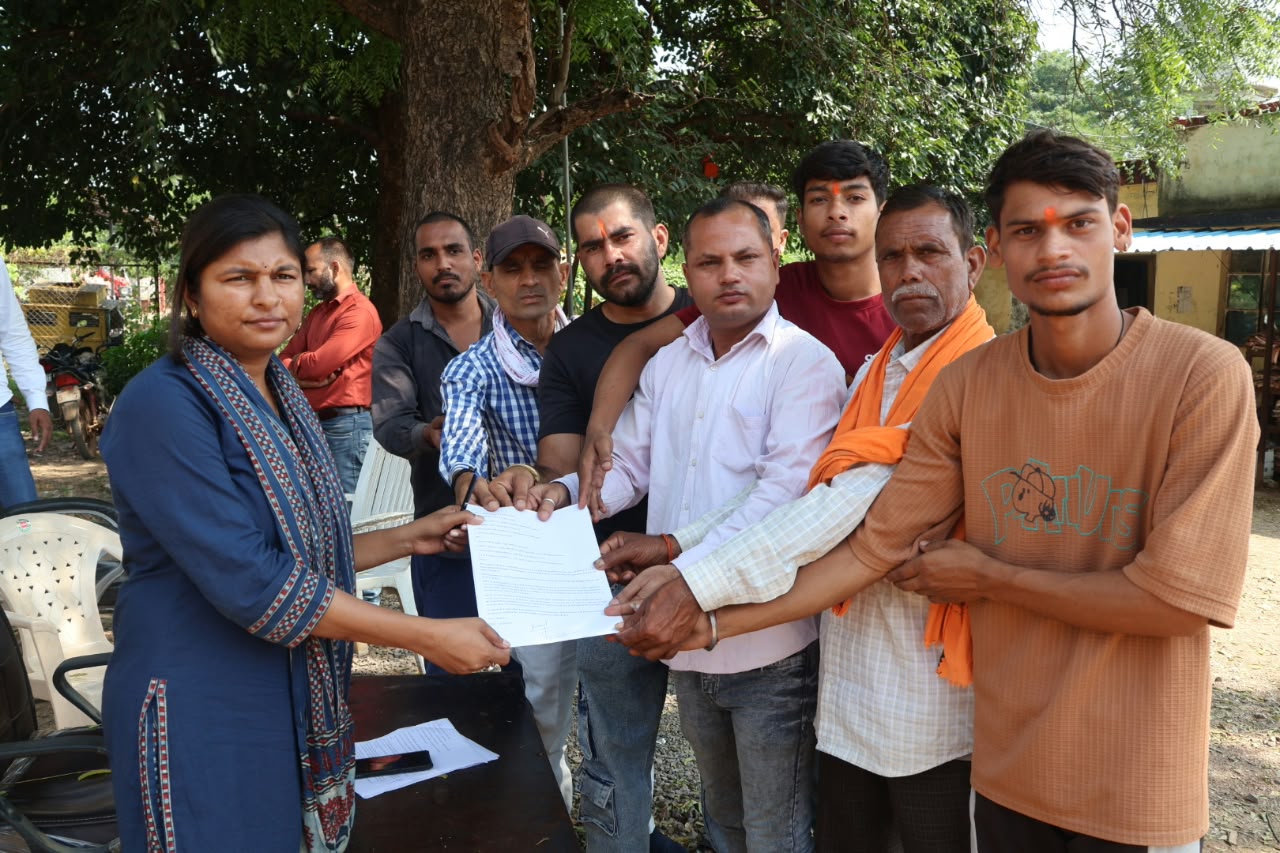 जैतवारा में अघोषित बिजली कटौती के खिलाफ नागरिकों का आक्रोश, मुख्यमंत्री सहित 6 जगह सौंपा ज्ञापन