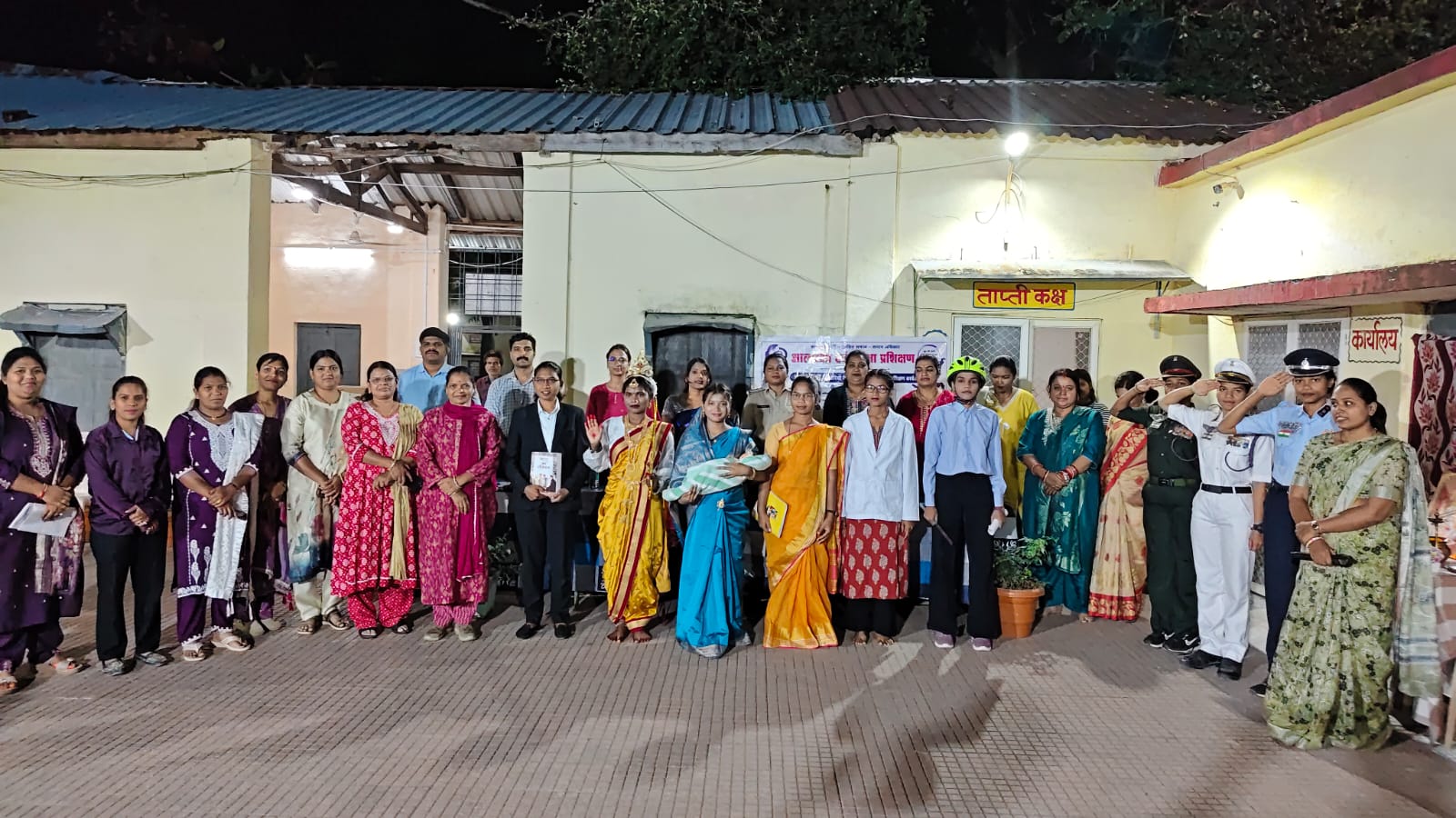 Betul : प्रदीपन संस्था और पुलिस विभाग की पहल, छात्राओं को आत्मरक्षा व साइबर अपराधों के प्रति किया जागरूक