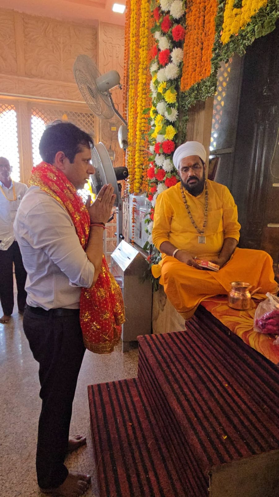 Datia कलेक्टर स्वप्निल वानखड़े ने रतनगढ़ माता मंदिर में किए दर्शन, व्यवस्थाओं का लिया जायजा