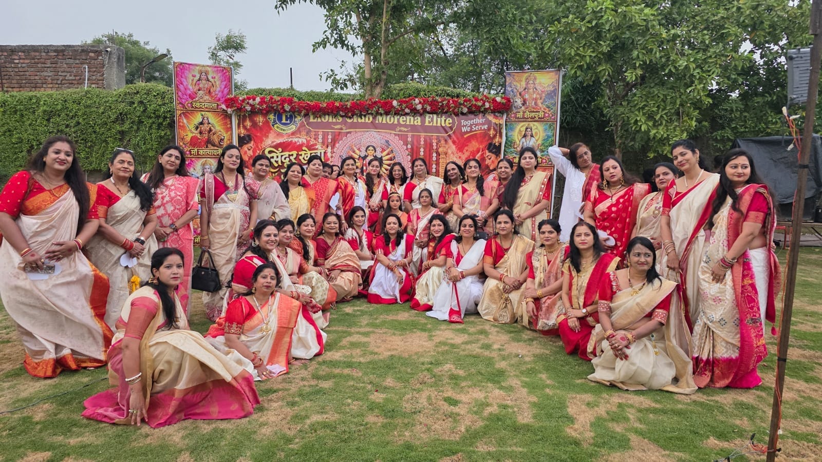 Morena : लायंस क्लब मुरैना एलिट के नवदुर्गा महोत्सव में दिखी बंगाली संस्कृति की छटा