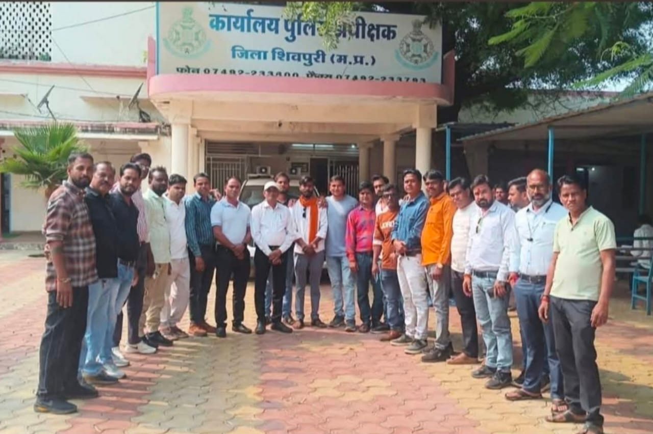 Shivpuri : पत्रकार को धमकी देने वाले आरोपी साबिर खान पर सख्त कार्रवाई की मांग, शिवपुरी में पत्रकार एकजुट