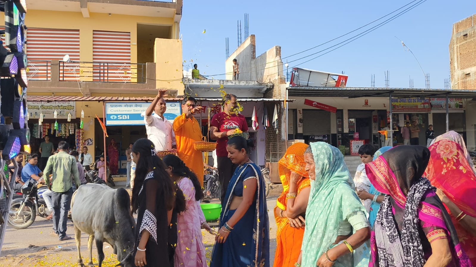 Palera में महर्षि वाल्मीकि जयंती पर पुष्प वर्षा कर किया नमन, आदर्शों को किया याद