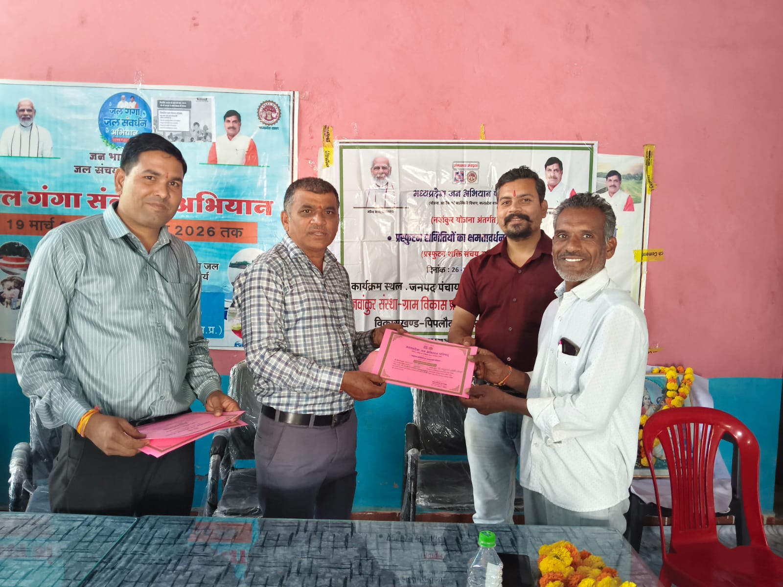 Ratlam : ग्राम पंचायत नवेली में प्रस्फुटन समितियों का क्षमता-वर्धन प्रशिक्षण संपन्न