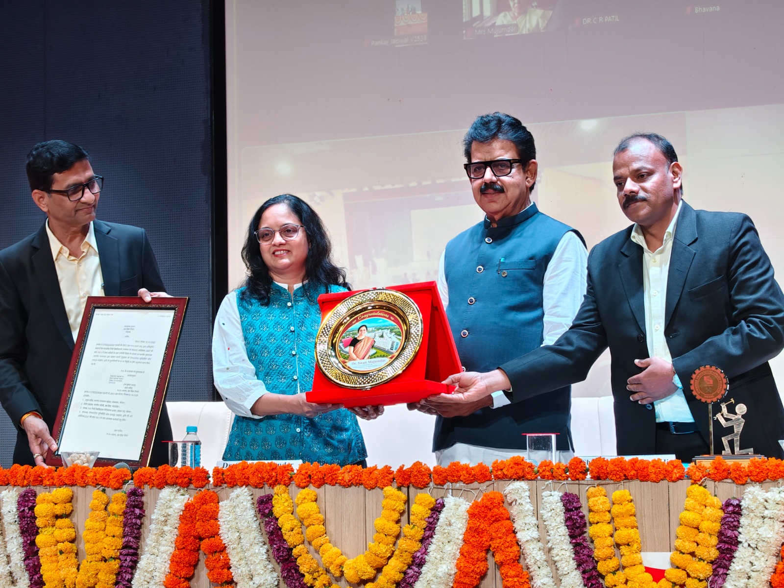 Indore : Symbiosis University इंदौर में डॉ. स्वाति मुजुमदार का अभिनंदन, AI और सेमीकंडक्टर शिक्षा पर जोर
