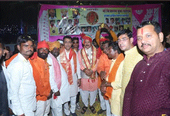 बारिश के बीच सारंगपुर में रावण दहन, आतिशबाजी से जगमगाया आसमान