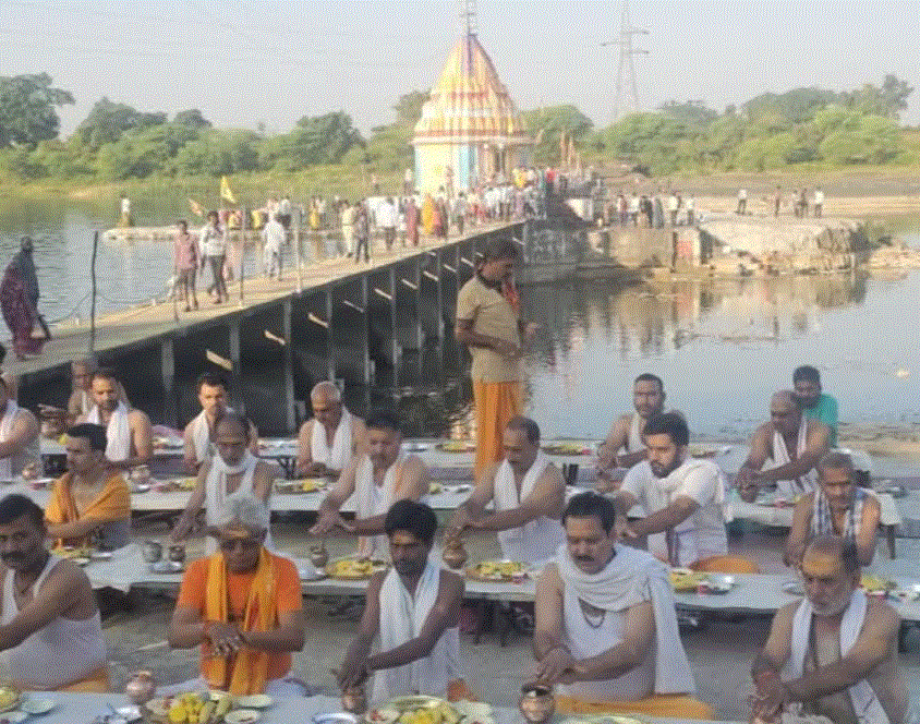 कृष्णासिंधु तट पर गूंजे वेदमंत्र, सामूहिक तर्पण से अभिसिंचित हुई श्रद्धा