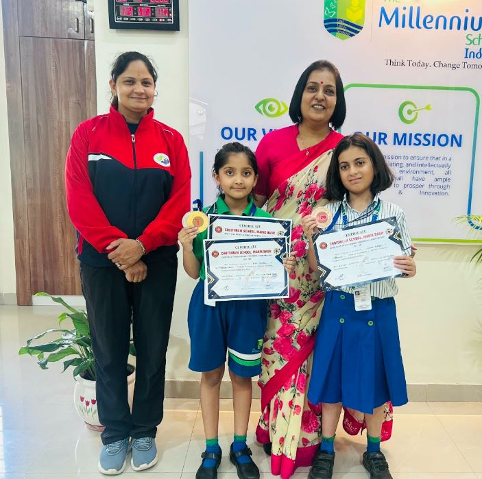इंटर-स्कूल स्विमिंग प्रतियोगिता में द मिलेनियम स्कूल की छात्राओं का शानदार प्रदर्शन, जीते तीन पदक