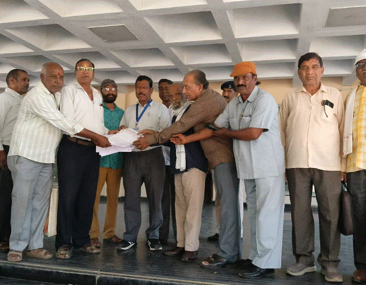 कोल पेंशनरों ने पेंशन बढ़ाने की मांग को लेकर सौंपा ज्ञापन, जनवरी में दिल्ली में आंदोलन की चेतावनी